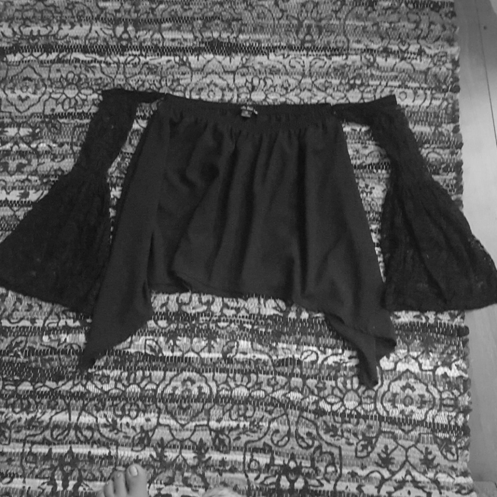 black of the shoulder blouse with lace sleeves